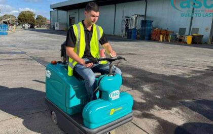 How Ride-On Sweepers Handle Heavy Debris in Industrial Environments