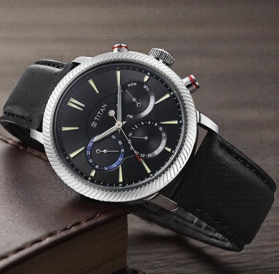 the monochrome minimalis- silver dial and black leather duo