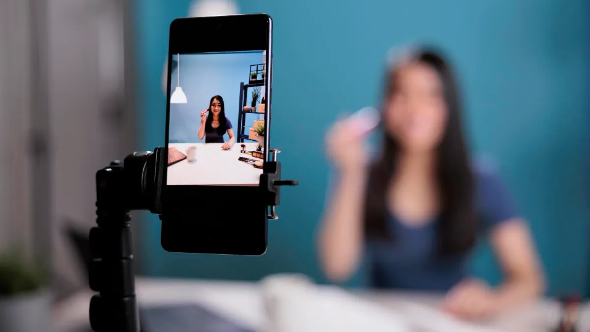 How to Live Stream From a Phone: Gear, Settings and Bandwidth Checklist